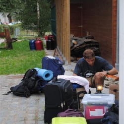 Uitladen Materiaal  22 - Scouts en Gidsen Zaventem 
